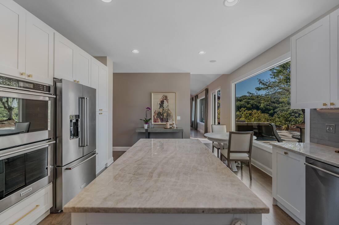 Kitchen toward the breakfast area